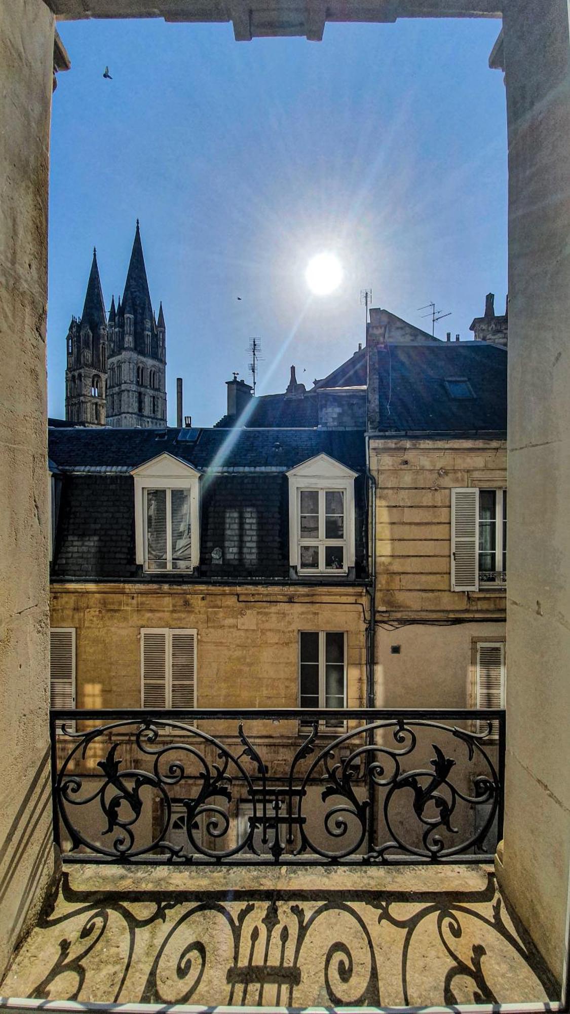 Charming Studio With View Of The Abbaye-Aux-Hommes Caen Habitación foto